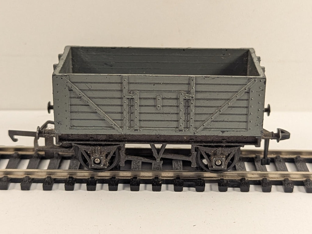 Tri-ang OO Gauge R10 7-Plank Open Wagon Grey  Converter