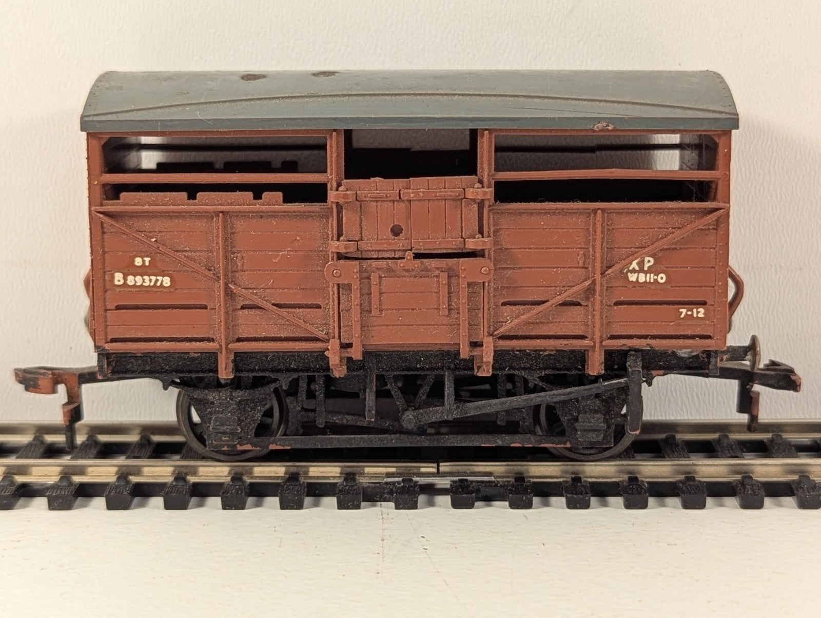 Airfix BR 8-Ton Cattle Wagon Brown
