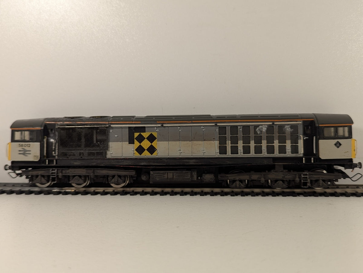 Hornby OO Gauge Class 58 Diesel Locomotive 58012 BR Railfreight Coal R396