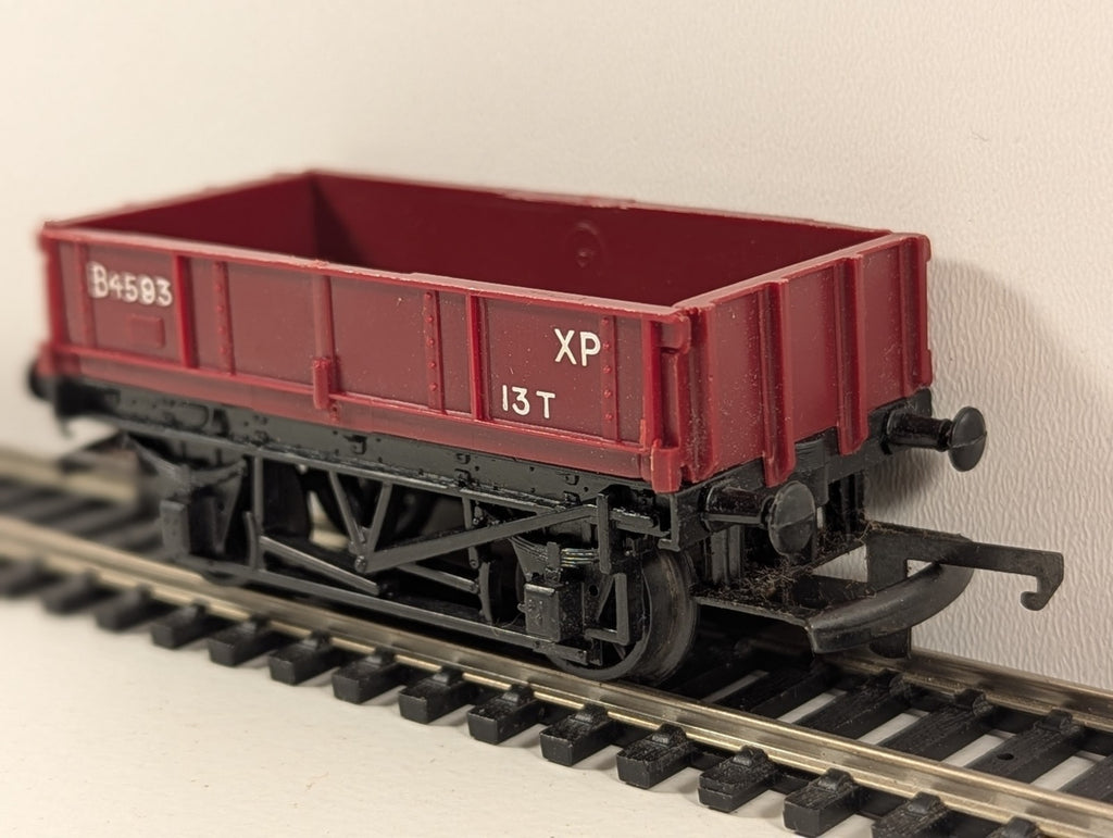 Tri-ang Railways R113 13-Ton Drop-Side Goods Wagon B4593 – OO Gauge