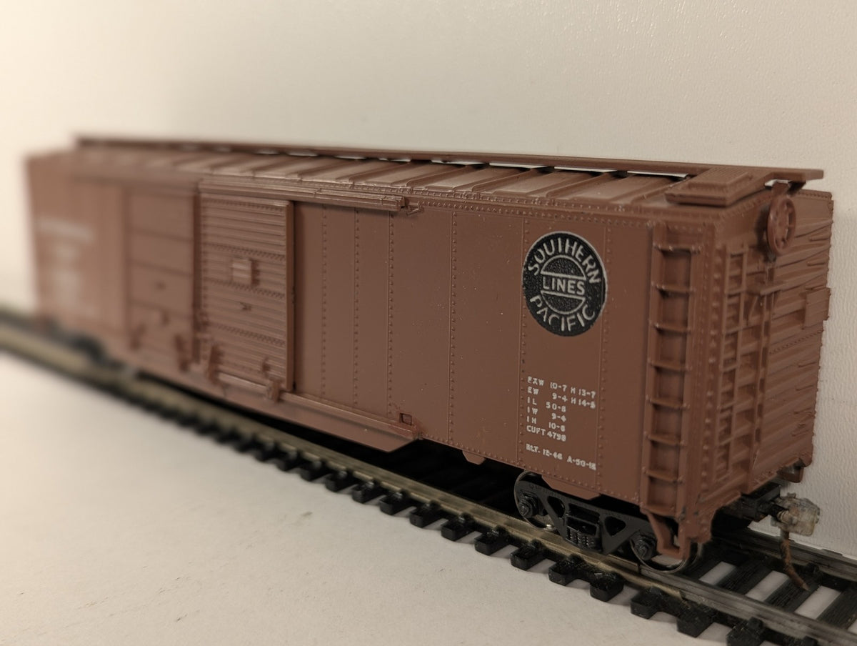 Accurail HO Scale 50ft Automobile Boxcar Goods Wagon 65927