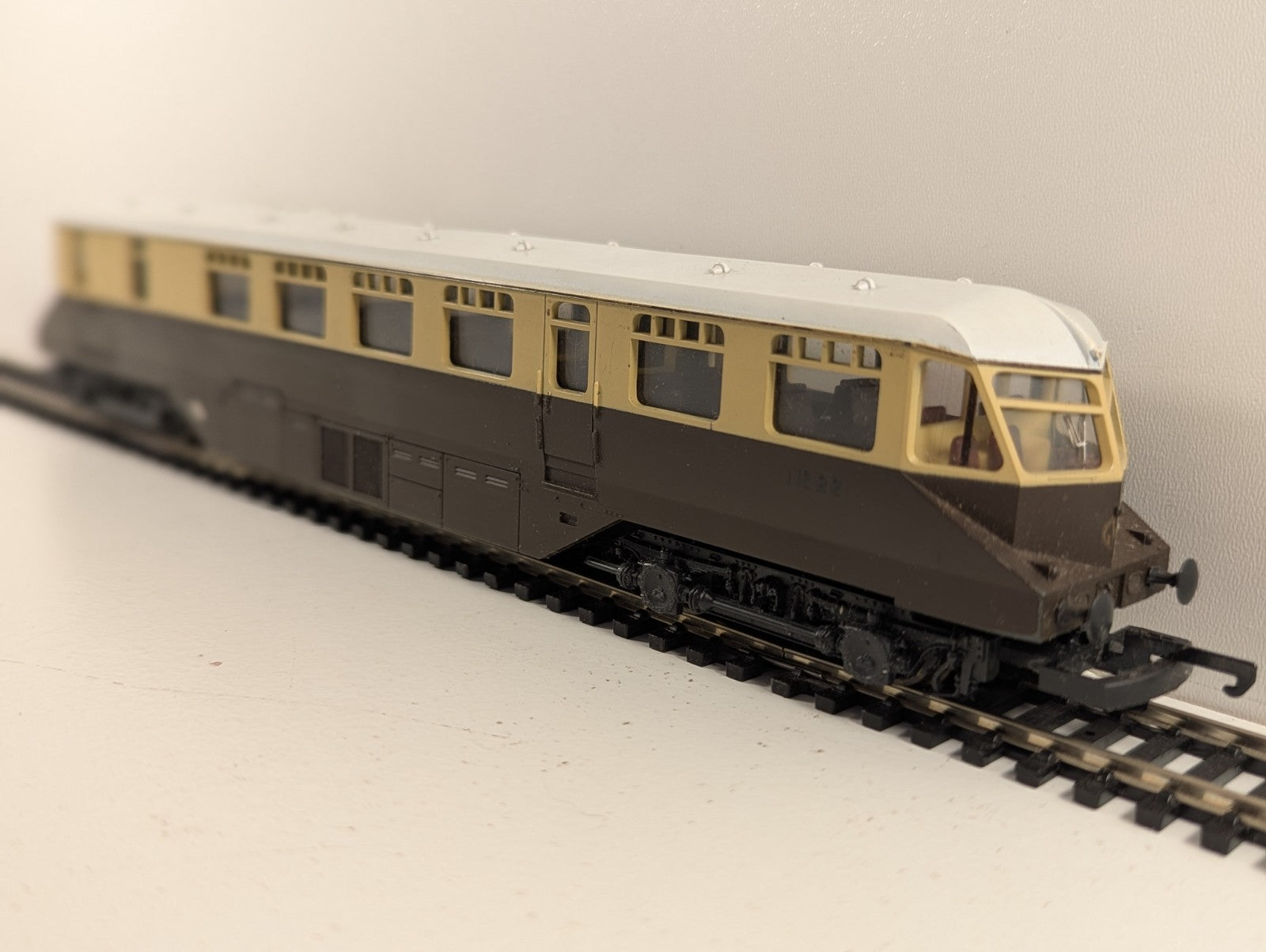 Lima L211 GWR Diesel Railcar Chocolate & Cream