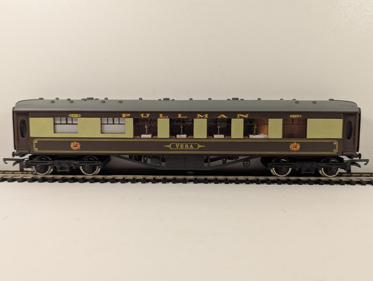 Wrenn OO Gauge Pullman 1st Class Vera Passenger Coach Pullman Umber & Cream