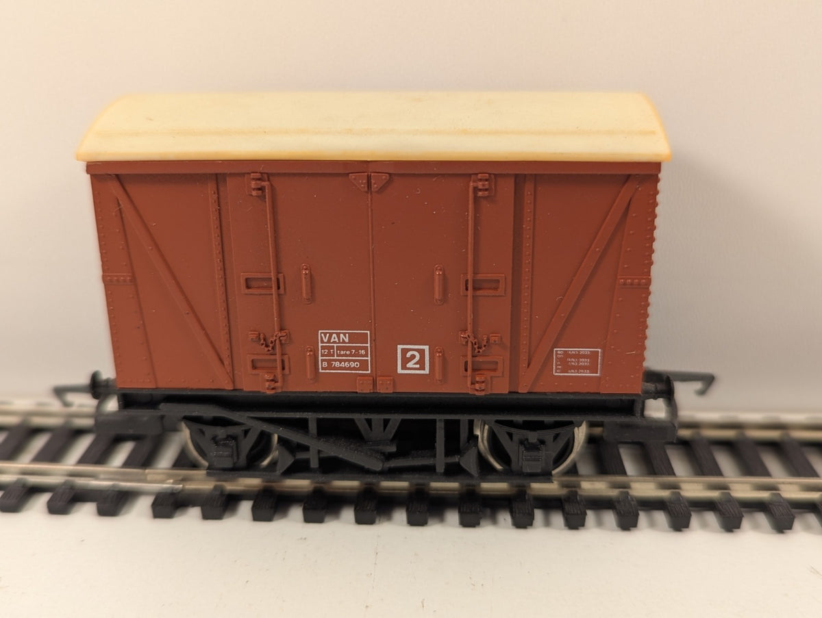 Hornby R.242 BR Ventilated Van OO Gauge