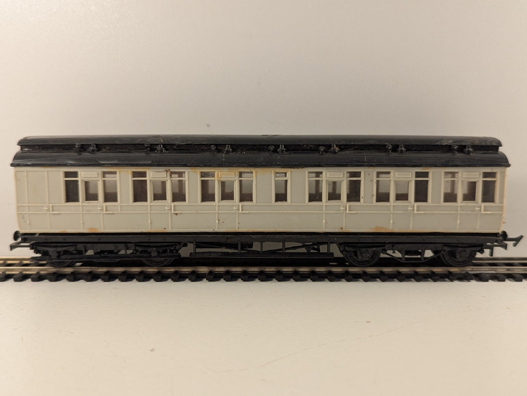 Ratio Midland/LMS Brake Coach Kit Built OO Gauge