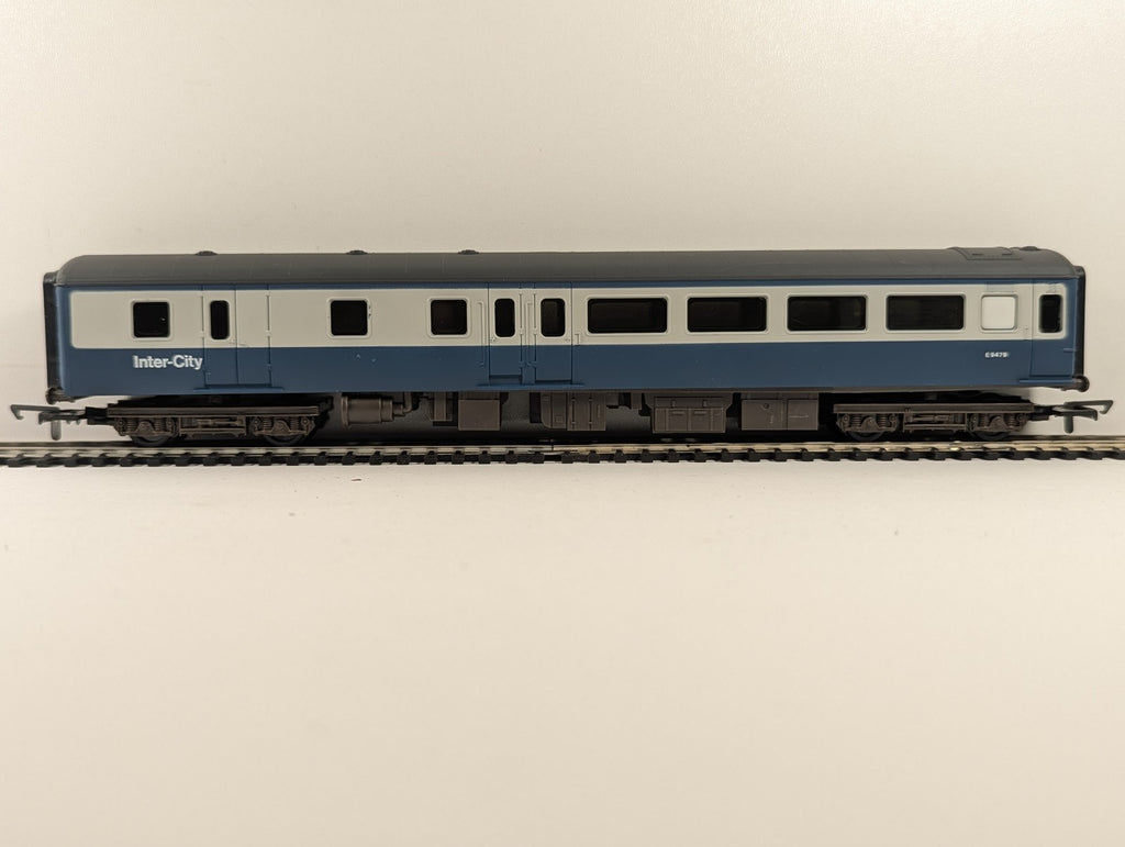 Airfix OO Scale BR Mk2d Brake Second Passenger Coach E9479 BR Blue & Grey E12