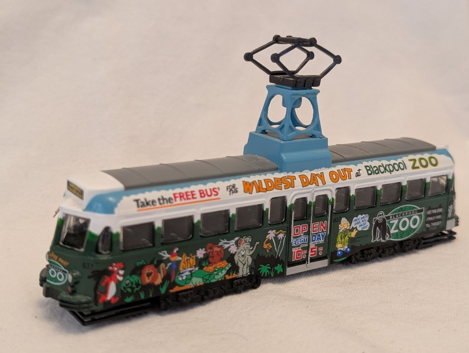 Corgi 1:76 Scale Blackpool Brush Railcoach Tram 637 Blackpool Zoo