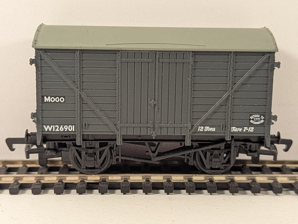 Bachmann Branchline OO Gauge 12-Ton ‘Mogo’ Van Wagon in BR Grey
