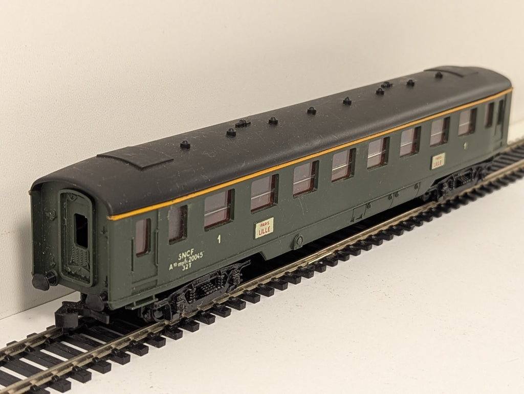 Hornby-Acho HO Gauge French SNCF Green Passenger Coach
