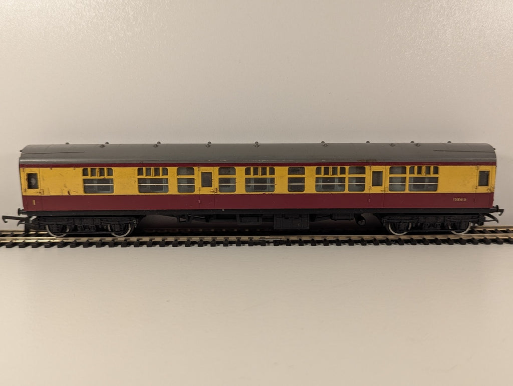 Tri-ang R730A BR Composite Coach No. 15865 – OO Gauge