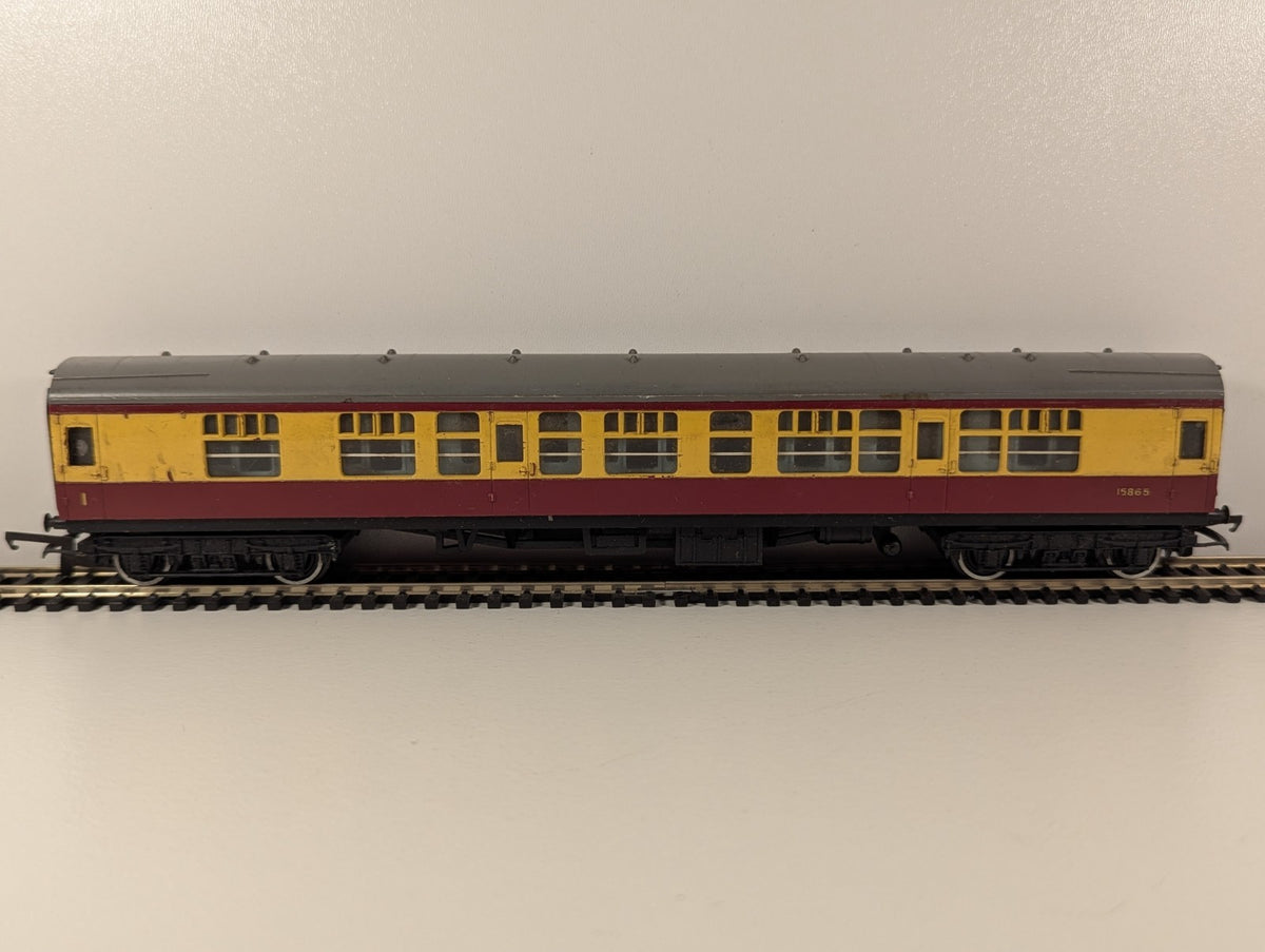 Tri-ang R730A BR Composite Coach No. 15865 – OO Gauge