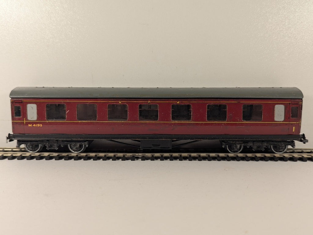 Hornby Dublo OO Gauge BR Maroon Corridor Composite Coach Passenger Coach M 4193