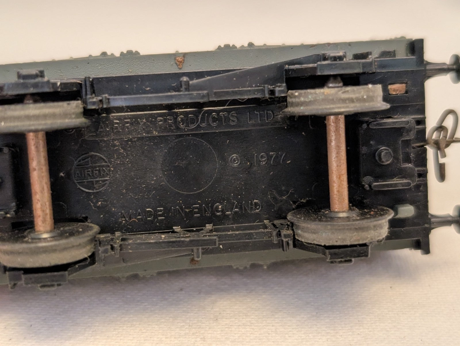 Airfix 602604 OO Gauge LMS 7-Plank Open Wagon - Chain Couplings