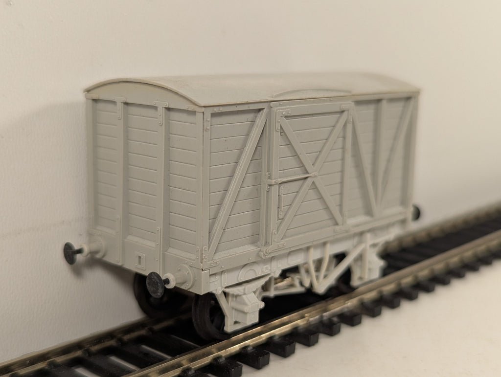 Slater's Plastikard OO Gauge Midland Railway 8 Ton Covered Van (Diagram 244)