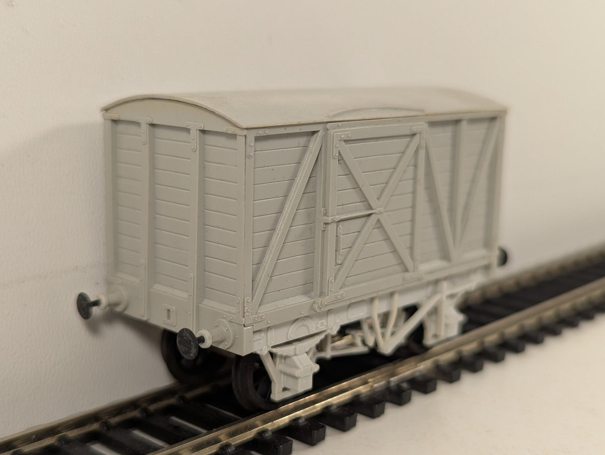 Slater's Plastikard OO Gauge Midland Railway 8 Ton Covered Van (Diagram 244)