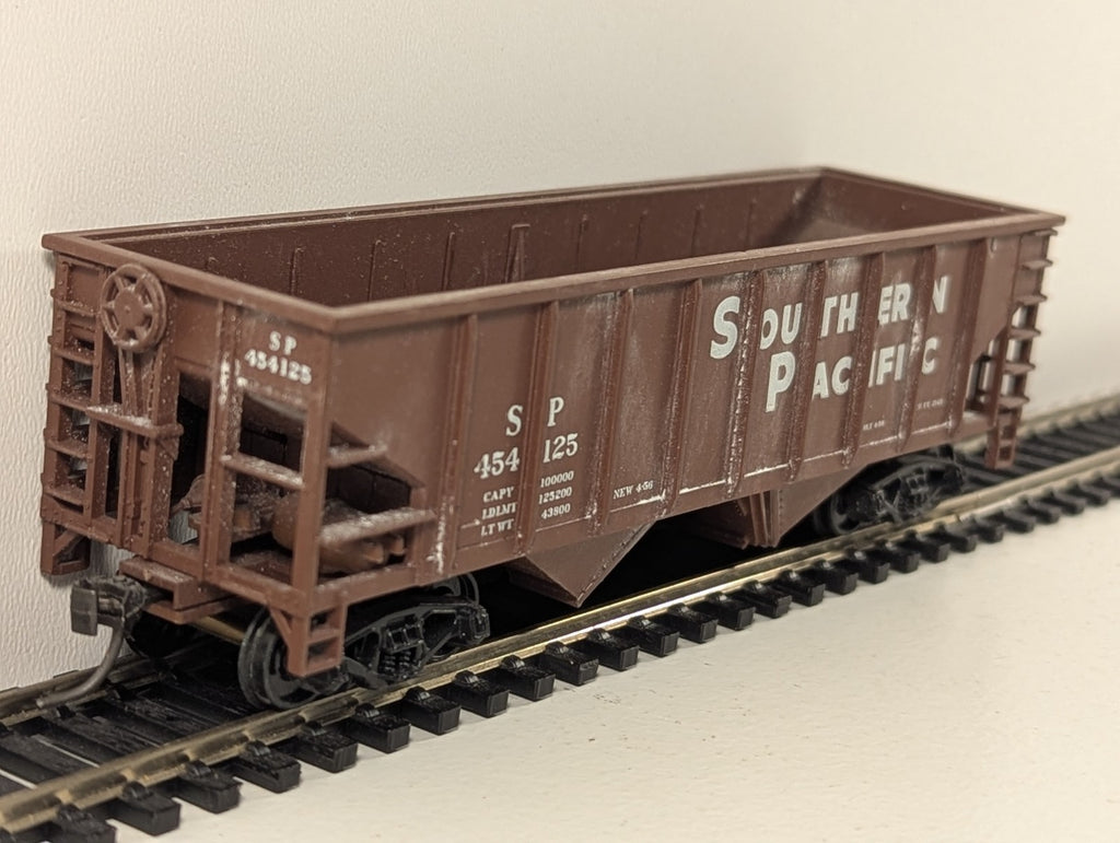 Walthers Trainline HO Gauge Southern Pacific 2-Bay Hopper Wagon