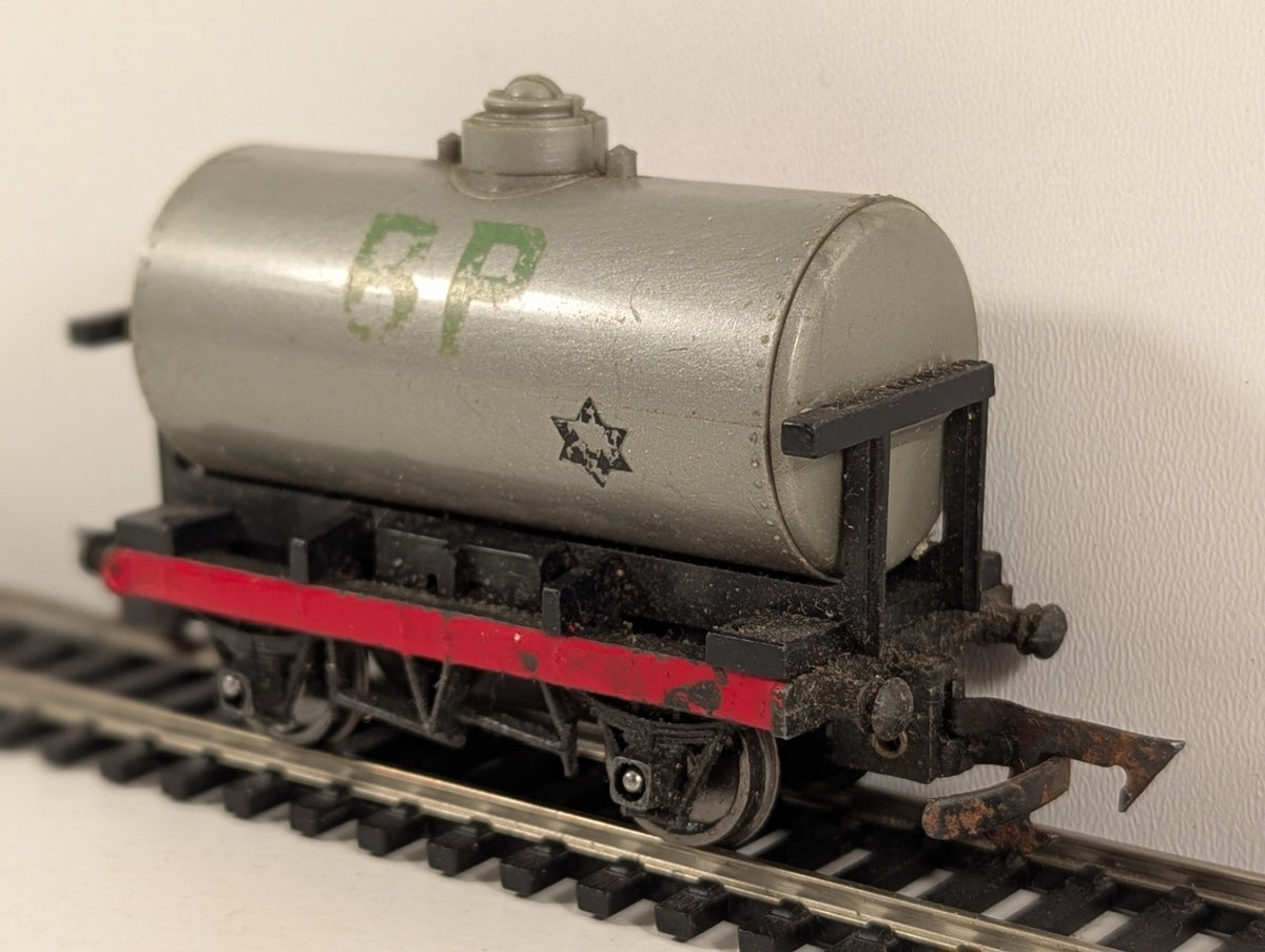 Tri-ang R12 Tank Wagon – OO Gauge