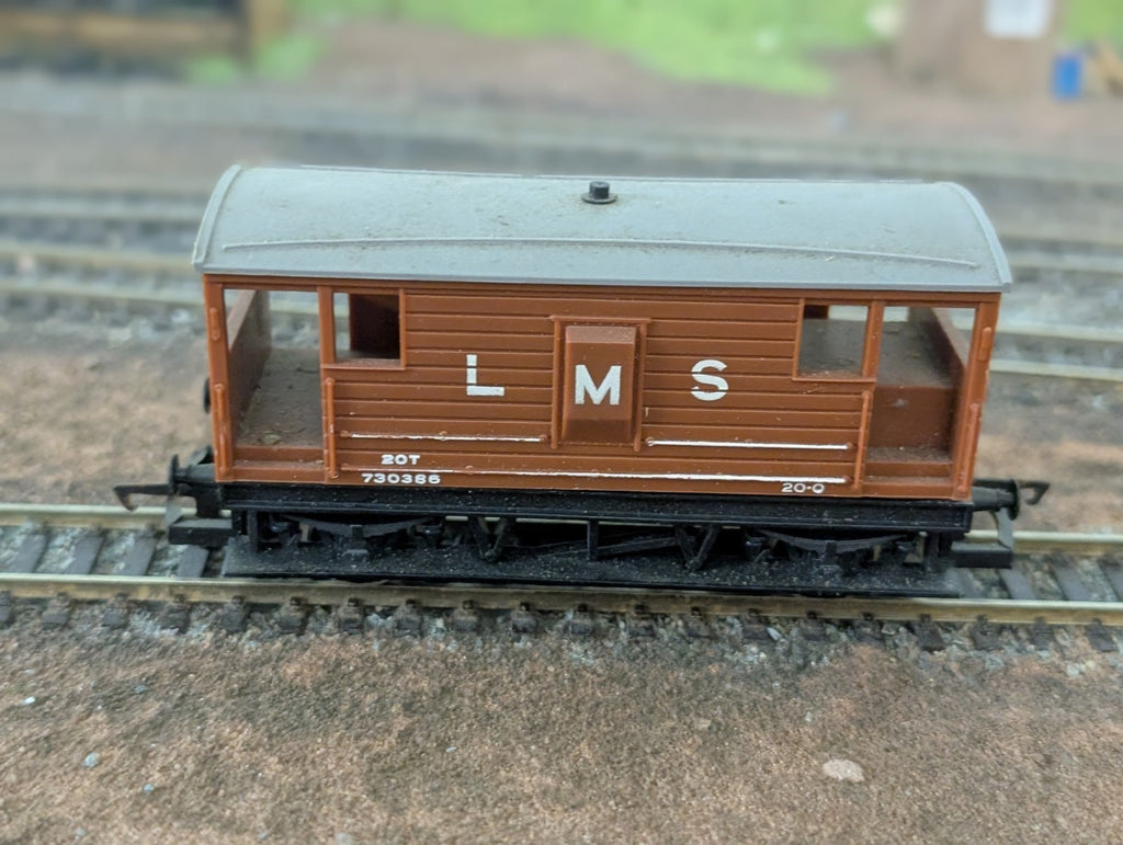 Hornby OO Gauge R.718 LMS 20 Ton Goods Brake Van