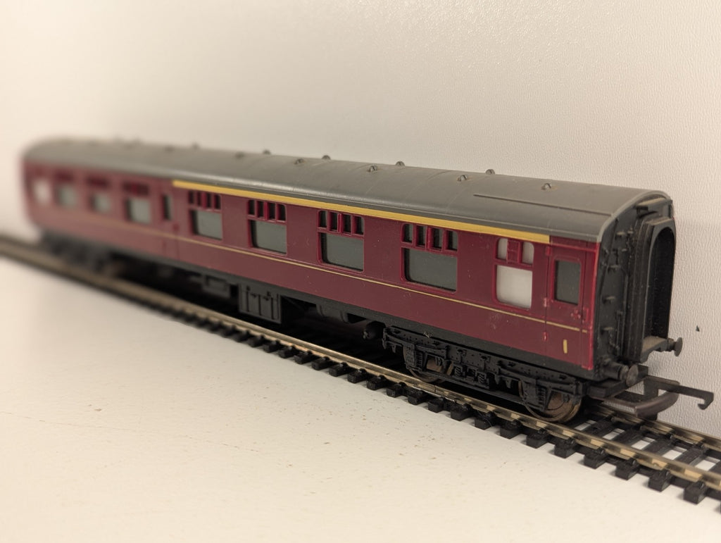 Tri-ang OO Gauge BR Maroon Mk1 Corridor Coach