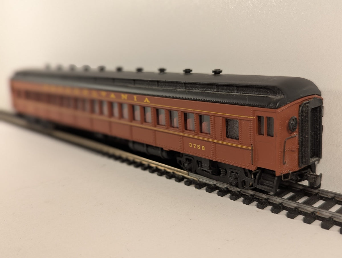 Bachmann HO Gauge Pennsylvania Railroad Heavyweight Coach Passenger Coach 3758