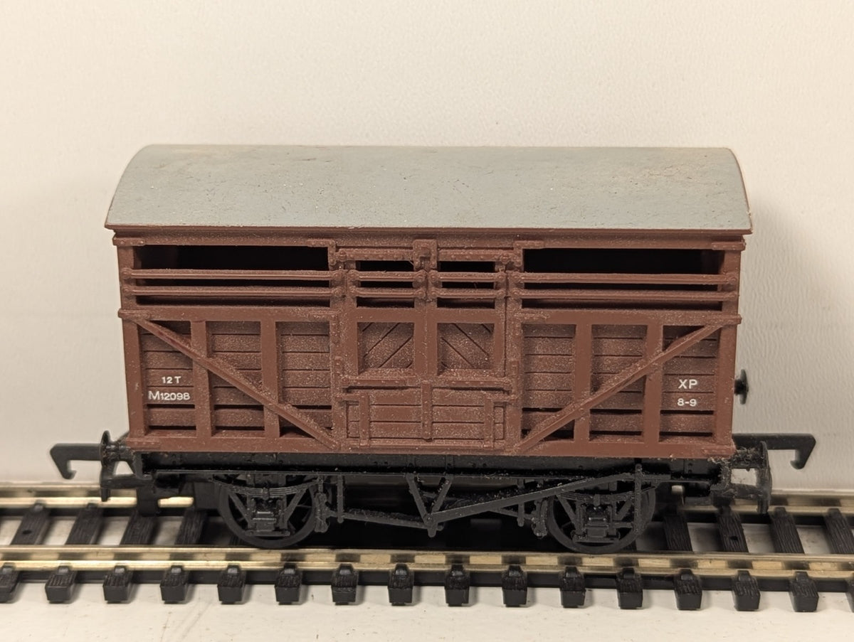 Mainline OO Gauge BR 12T Cattle Wagon