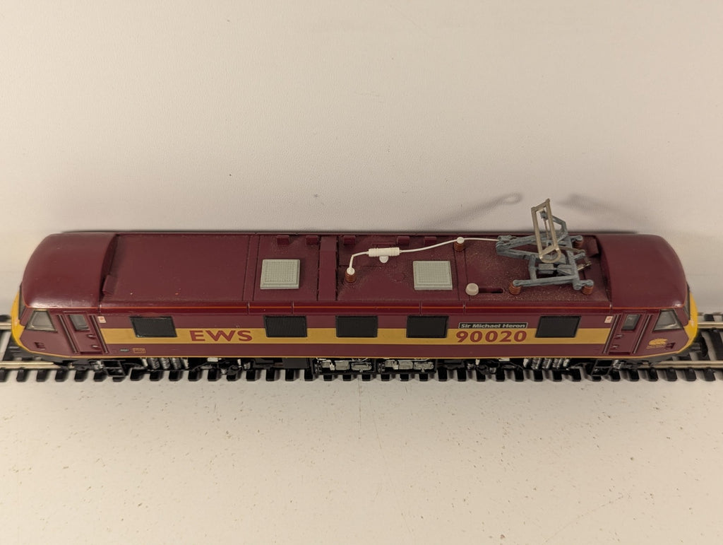 Hornby BR Class 90 EWS Electric Locomotive OO Gauge - Missing Coupling