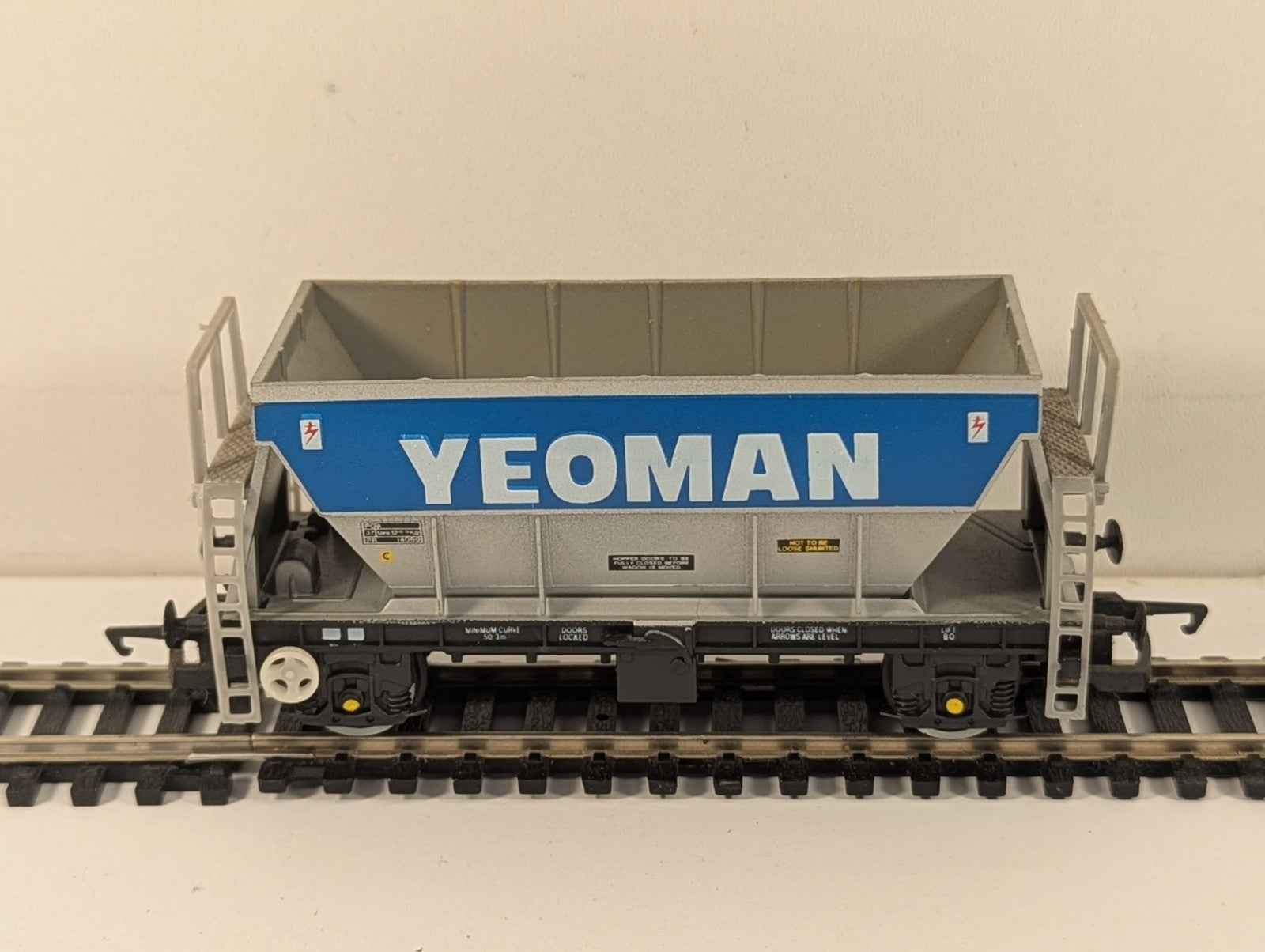 Hornby R213 PGA Hopper Wagon