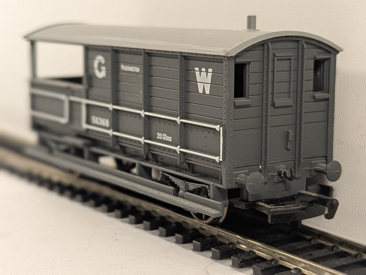 Hornby OO Gauge GWR Brake Van 56368 GWR Grey R.402