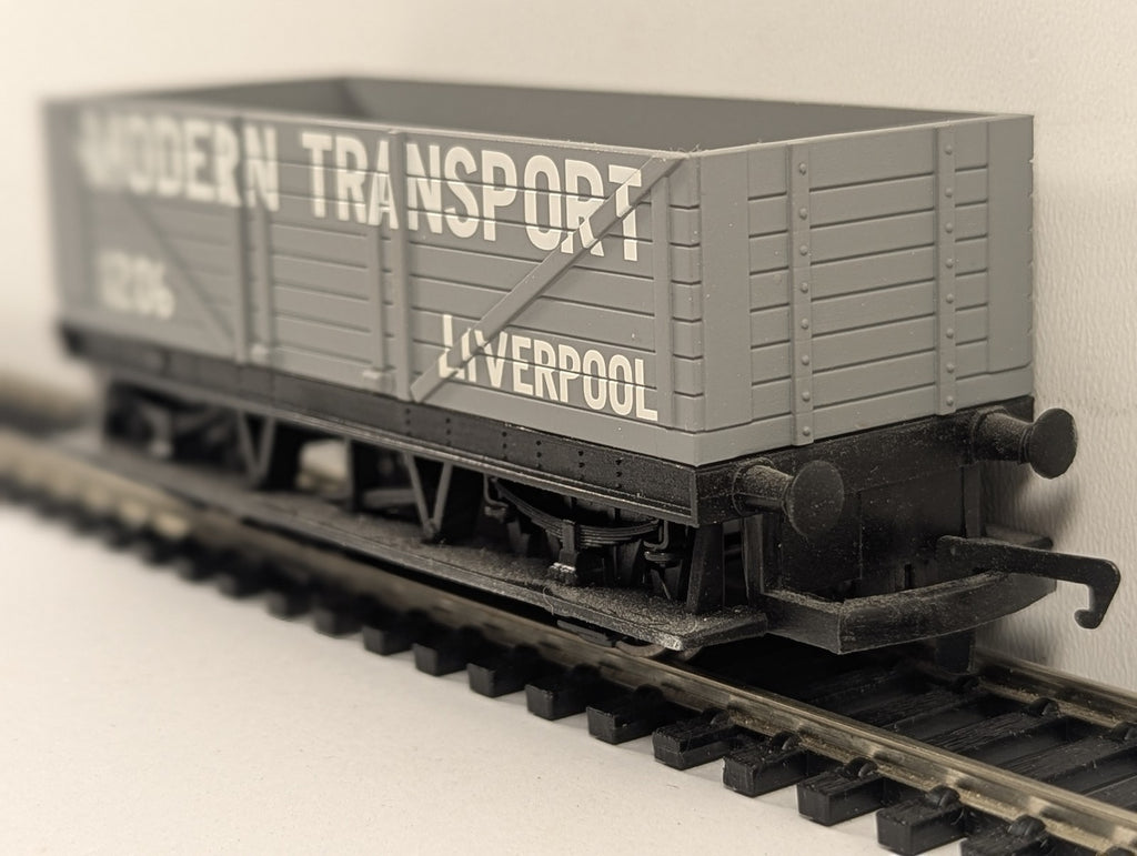 Hornby OO Gauge 7 Plank Open Wagon Rolling Stock 1206 Modern Transport R.010
