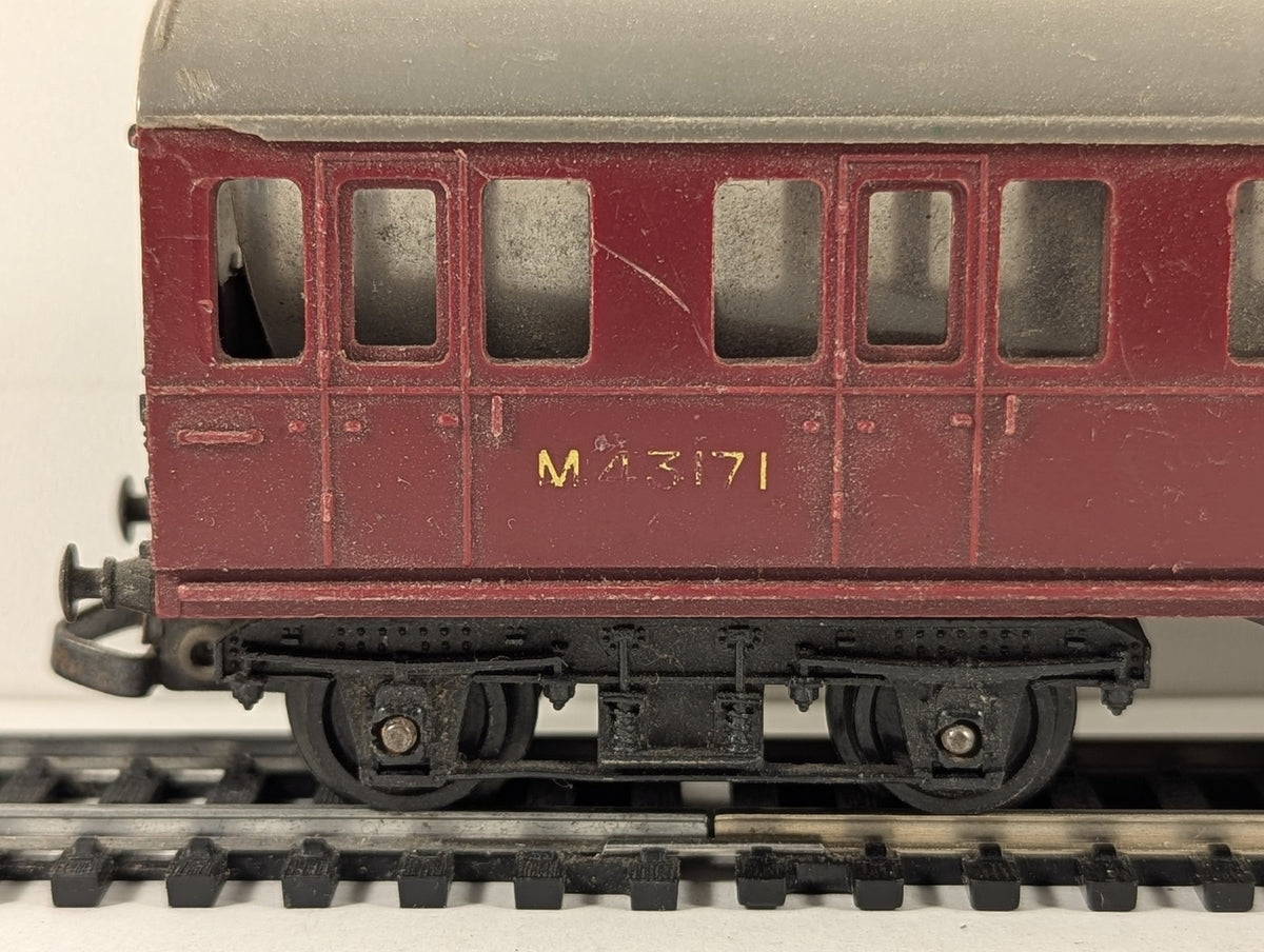 Tri-ang OO Gauge BR Suburban Brake Coach Passenger Coach M43171 BR Maroon R.121
