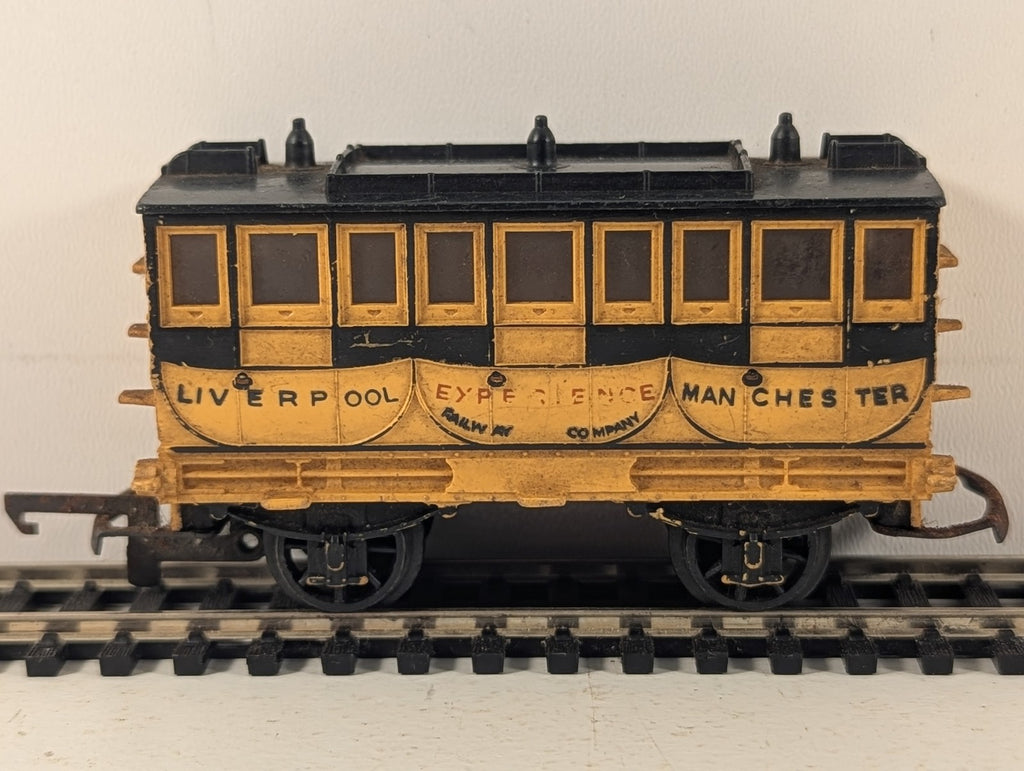 Tri-ang OO Gauge L&MR Coach 'Experience' Passenger Coach L&MR Yellow and Black
