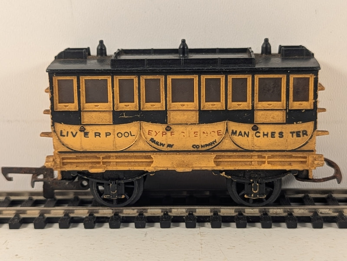 Tri-ang OO Gauge L&MR Coach 'Experience' Passenger Coach L&MR Yellow and Black