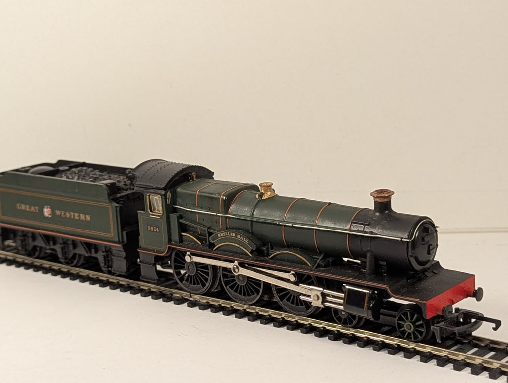 Hornby OO Gauge GWR Hall Class 'Kneller Hall' Steam Locomotive 5934