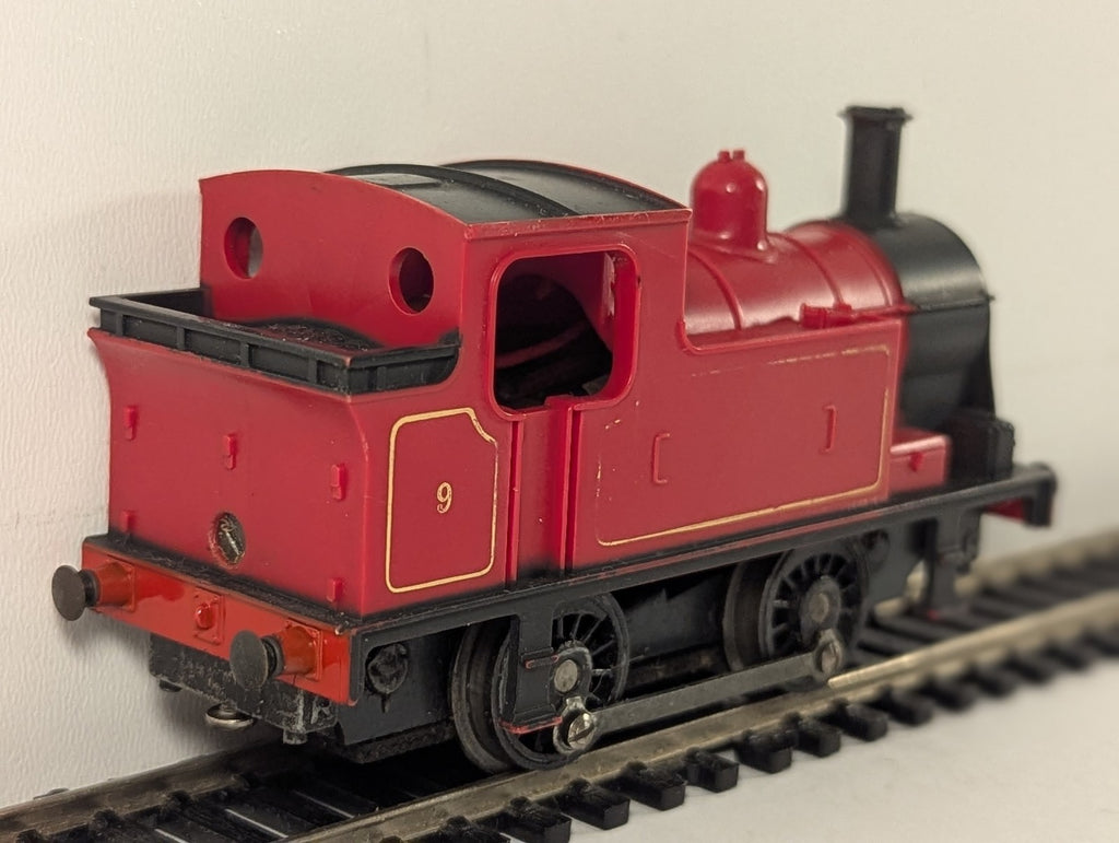 Tri-ang OO Gauge 0-4-0 Tank Locomotive Steam Locomotive 9 Red