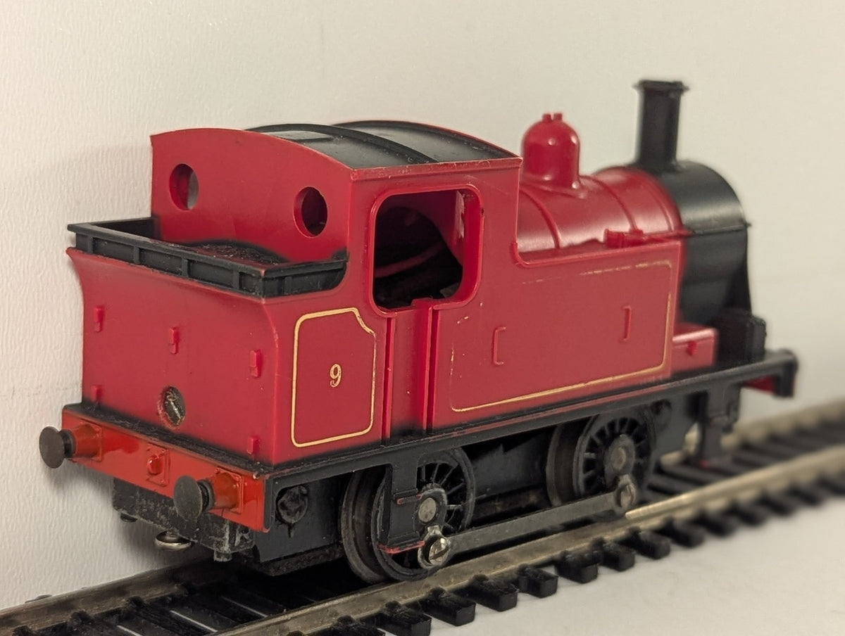 Tri-ang OO Gauge 0-4-0 Tank Locomotive Steam Locomotive 9 Red