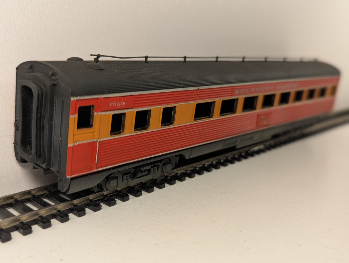 Athearn HO Scale Southern Pacific Daylight Passenger Car