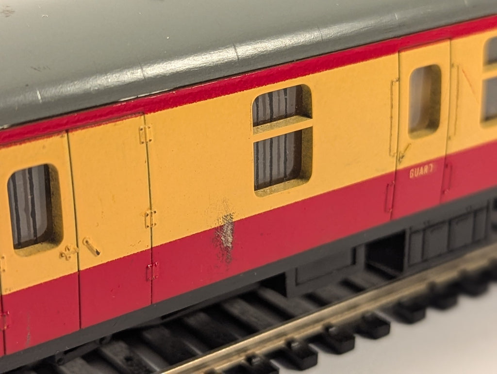 Lima OO Gauge BR Mk1 BSK Brake Second Corridor Coach M80855 Crimson