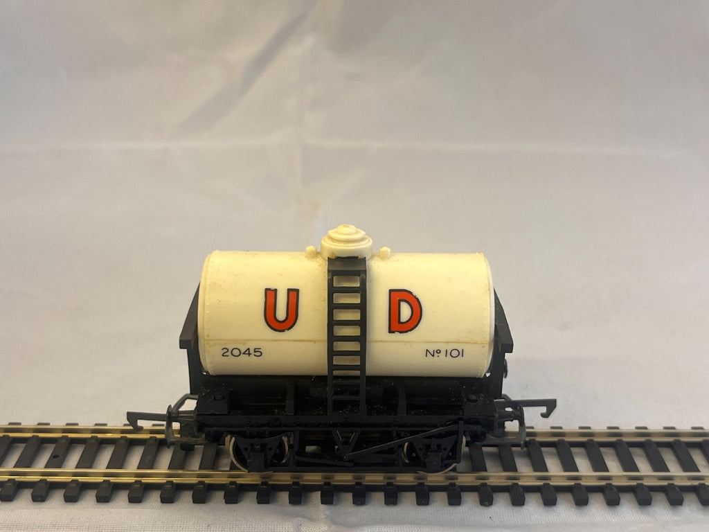 Tri-ang Hornby R15 OO Gauge United Dairies Milk Tank Wagon Boxed