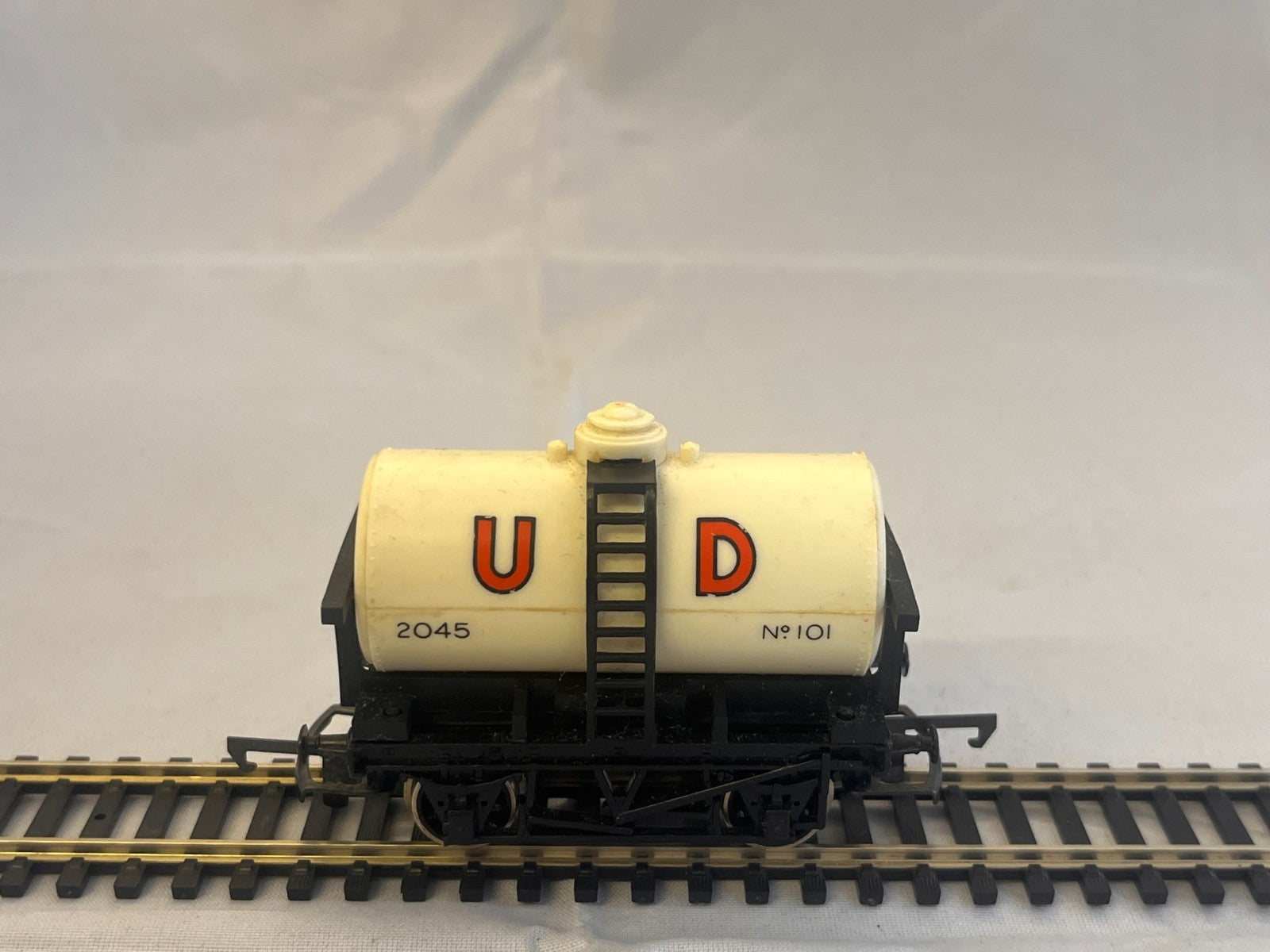 Tri-ang Hornby R15 OO Gauge United Dairies Milk Tank Wagon Boxed