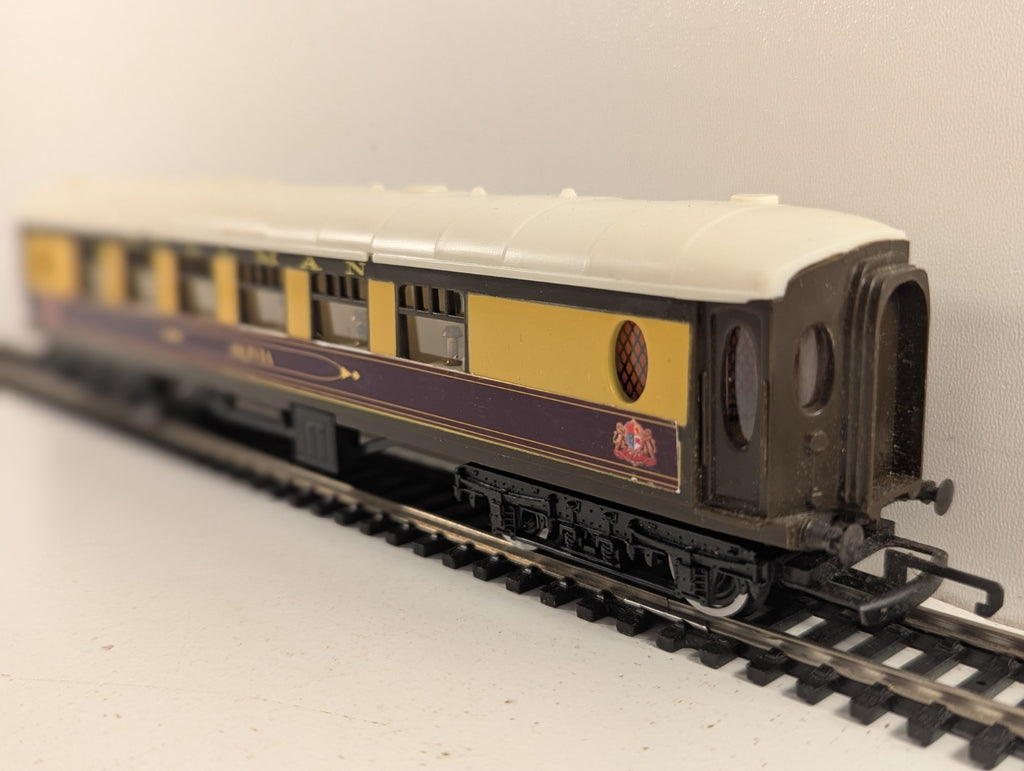 Hornby OO Gauge Pullman Coach "Olivia"