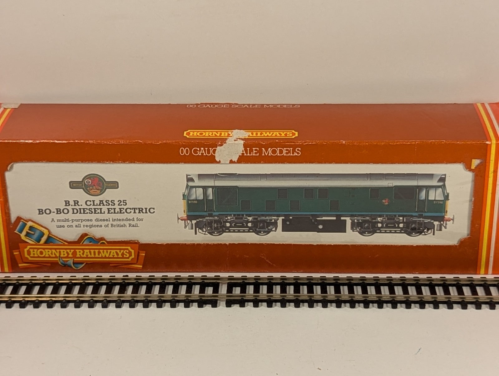 Hornby R072 BR Class 25 Bo-Bo Diesel Electric Locomotive OO Gauge Boxed