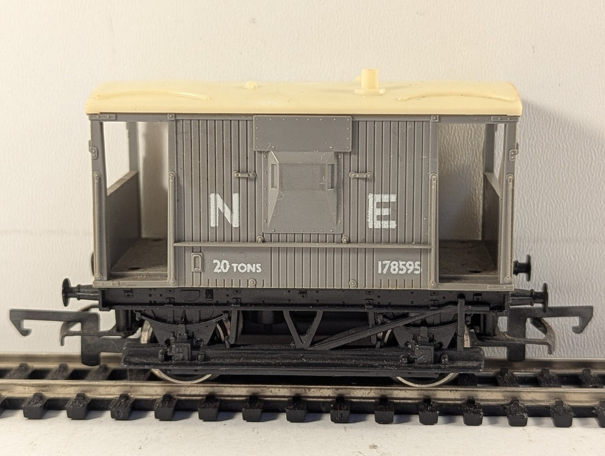 Hornby OO Gauge LNER 20 Ton Brake Van 178595 LNER Grey R124