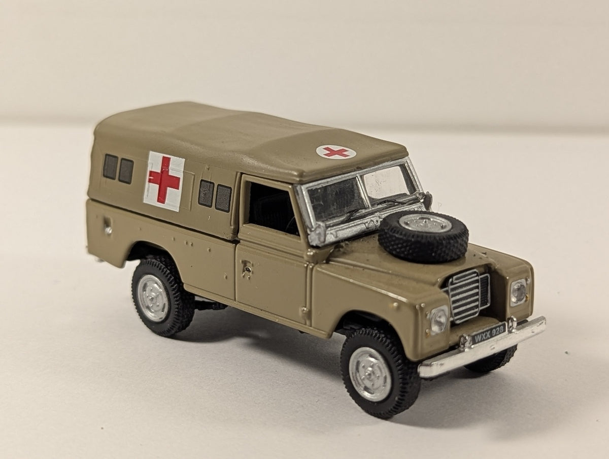 Hongwell 1:72 Scale Land Rover Series III 109 Ambulance Die-cast Model Vehicle