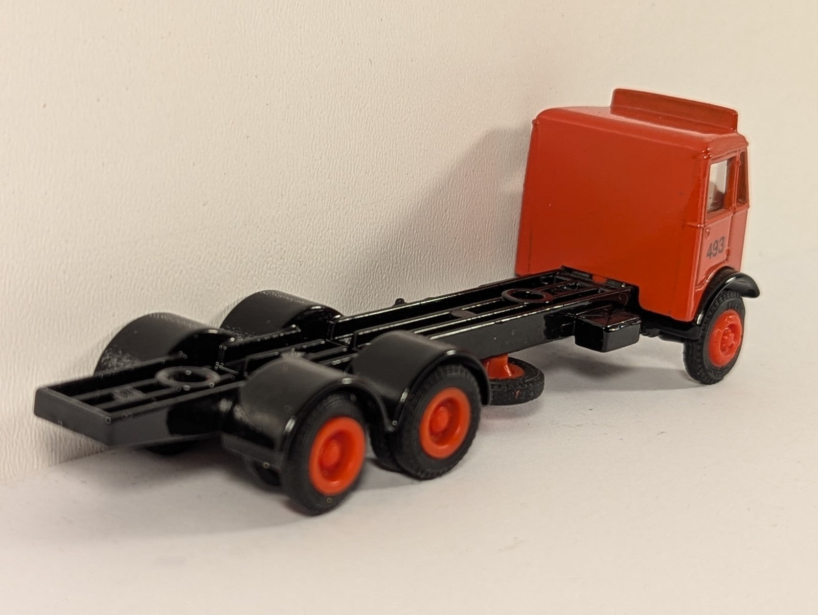 EFE AEC Mammoth Major 6-Wheel Flatbed – Wimpey Livery – 1:76 Scale