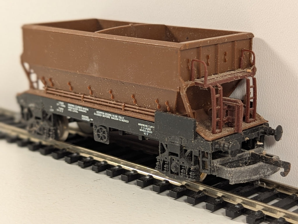 Lima 305637 OO Gauge PGA Hopper – BR Bauxite