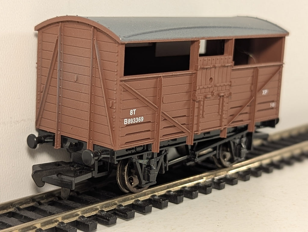 Dapol OO Gauge BR Cattle Wagon Goods Wagon B893369 BR Bauxite B501