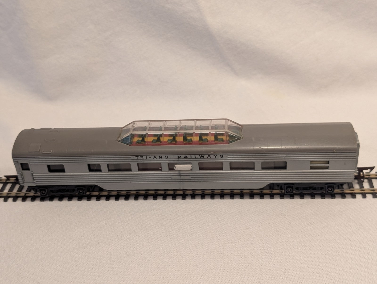 Tri-ang R25 OO/HO Gauge Transcontinental Vista Dome Observation Coach