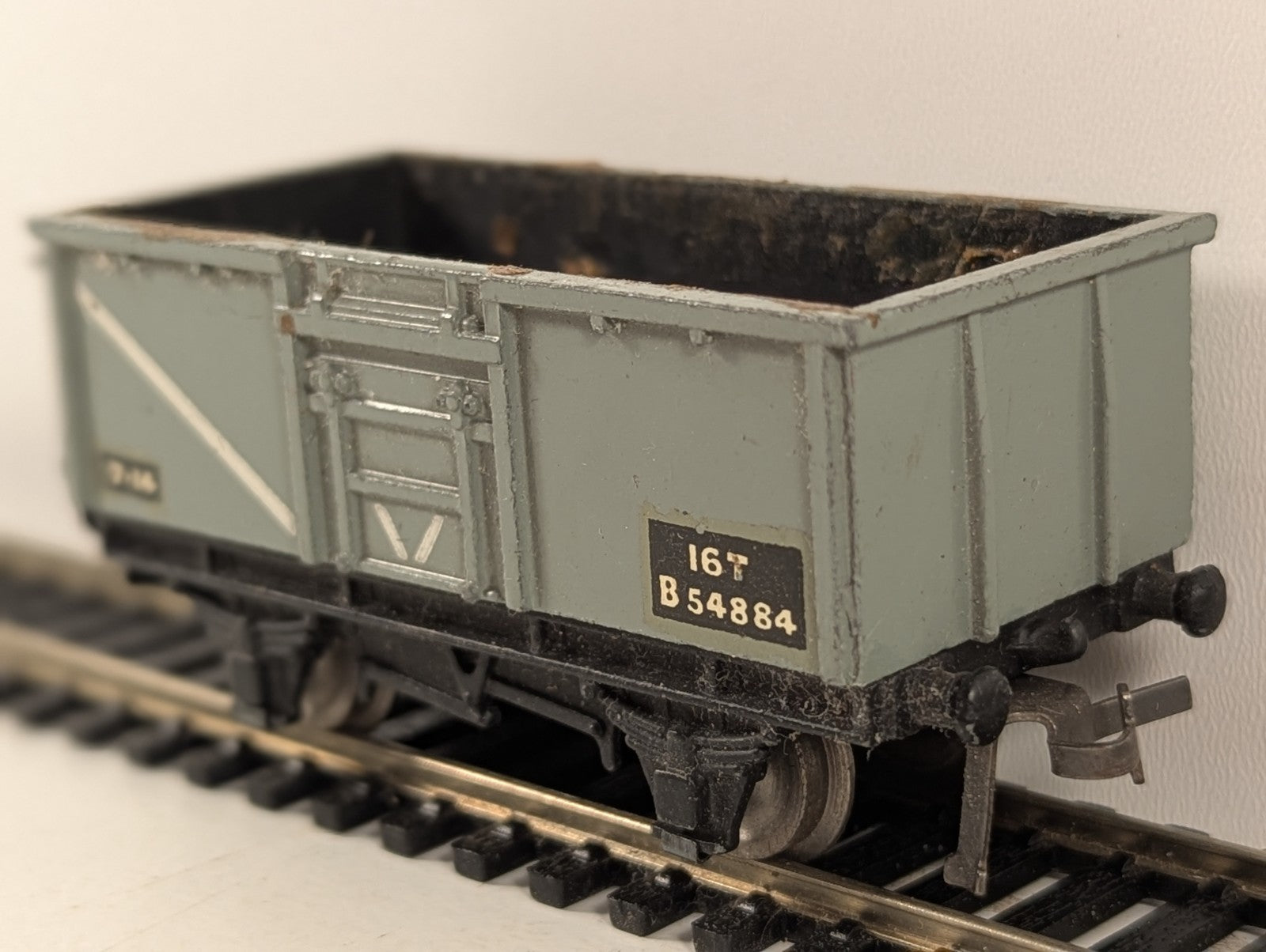 Hornby Dublo BR 16 Ton Mineral Wagon Grey OO Gauge - Chipped Paint