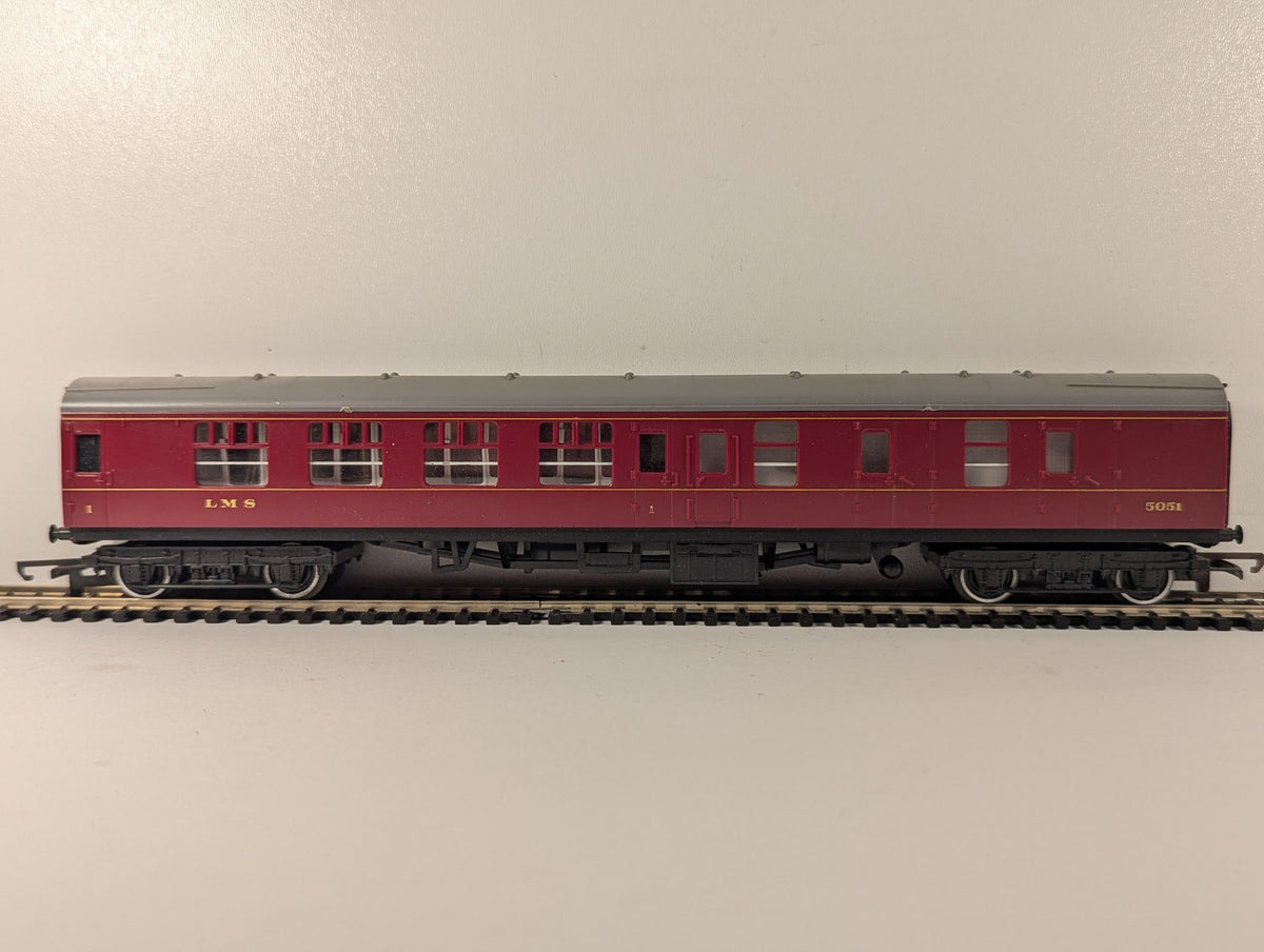 Tri-ang OO Gauge LMS Brake First Coach Passenger Coach 5051 LMS Maroon R.334