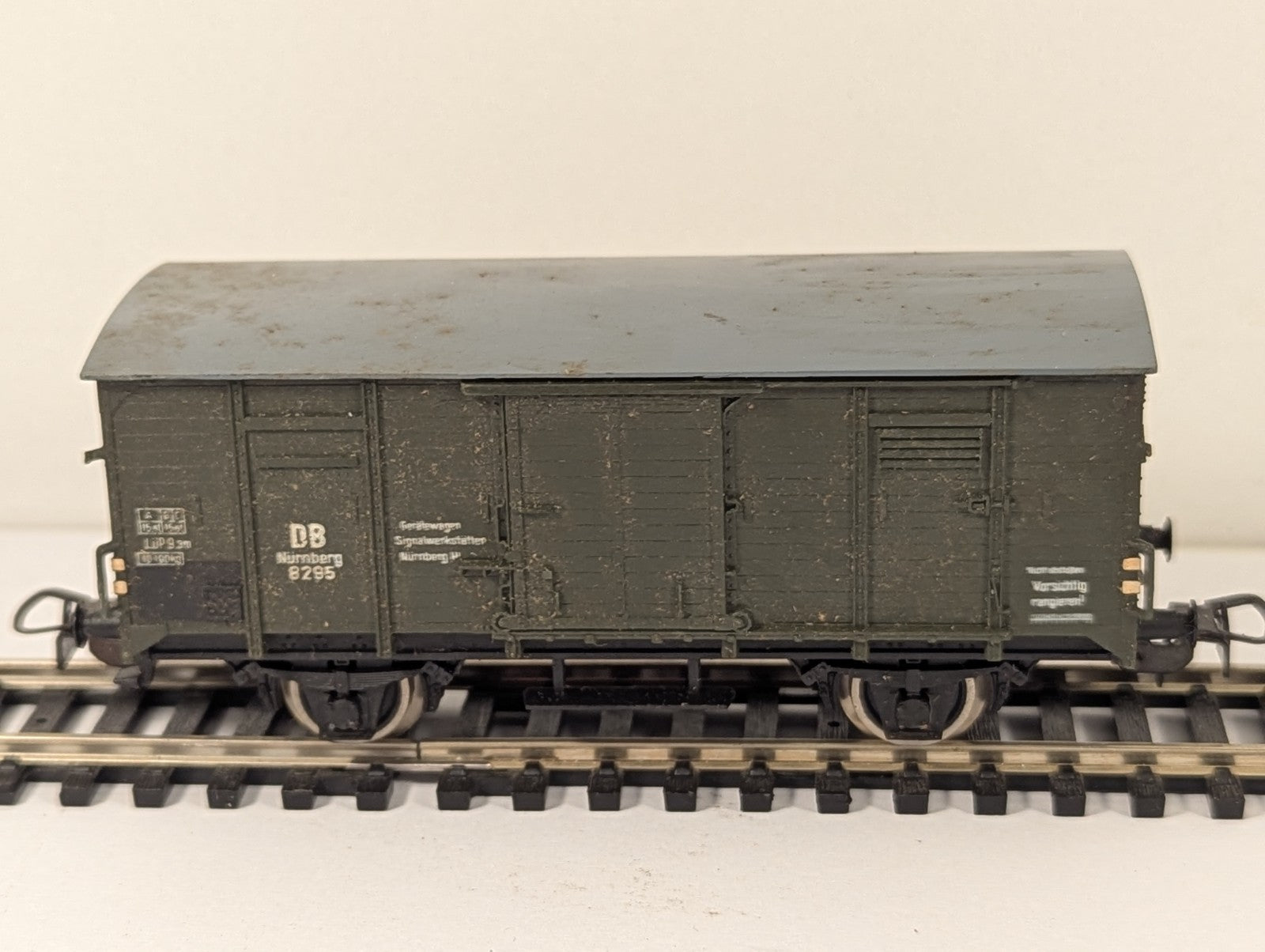 Piko OO Gauge DB G10 Covered Goods Wagon Nuremberg Signal Workshop